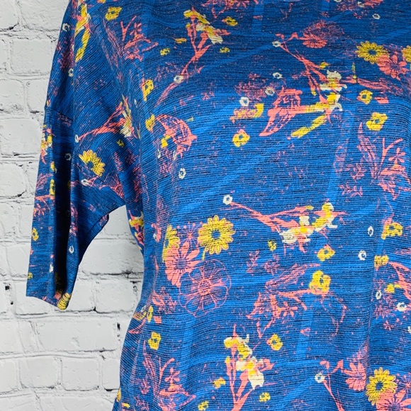 Lularoe Irma Blouse Top mid sleeve size Small - Picture 3 of 4